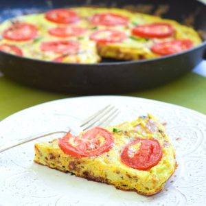 BLT Frittata - Bacon, Leeks, and Tomatoes. So simple to whip up for ANY meal of the day! A healthy option full of flavor! | tastythin.com