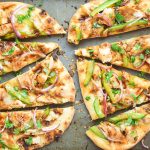 Asian Barbecue Chicken Flatbread Pizza - a simple homemade Asian barbecue sauce is the perfect addition to this pizza. Make this for your next party! | tastythin.com