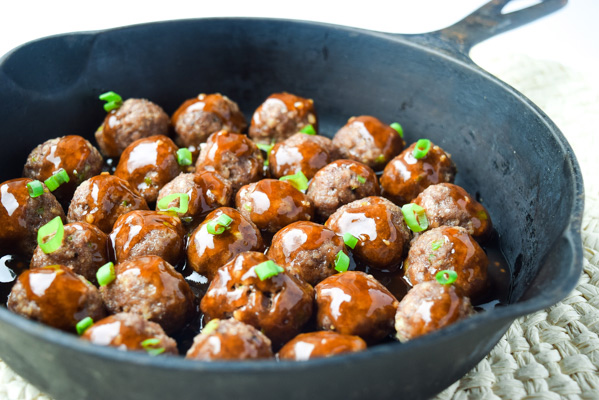 Kung Pao Mini Meatballs - these spicy little bites of deliciousness can be enjoyed as an appetizer or main dish served with rice. | tastythin.com