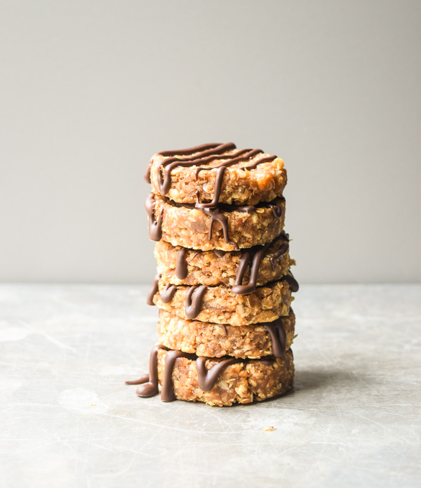 No Bake Clif Bar Cookies - only simple wholesome ingredients in these energy boosting no-bake treats. Gluten free and no refined sugar added! | tastythin.com