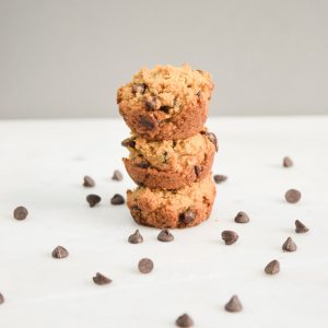 Vegan Mini Chocolate Chip Cookie Bites - flourless, gluten free, and vegan, these cute mini cookie cups are healthy AND yummy! | tastythin.com