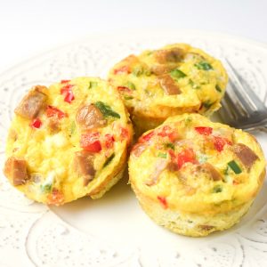 Paleo Chicken Sausage Frittata Muffins - A healthy and tasty grab and go breakfast! Perfect for Paleo/Whole 30 meal plans. | tastythin.com