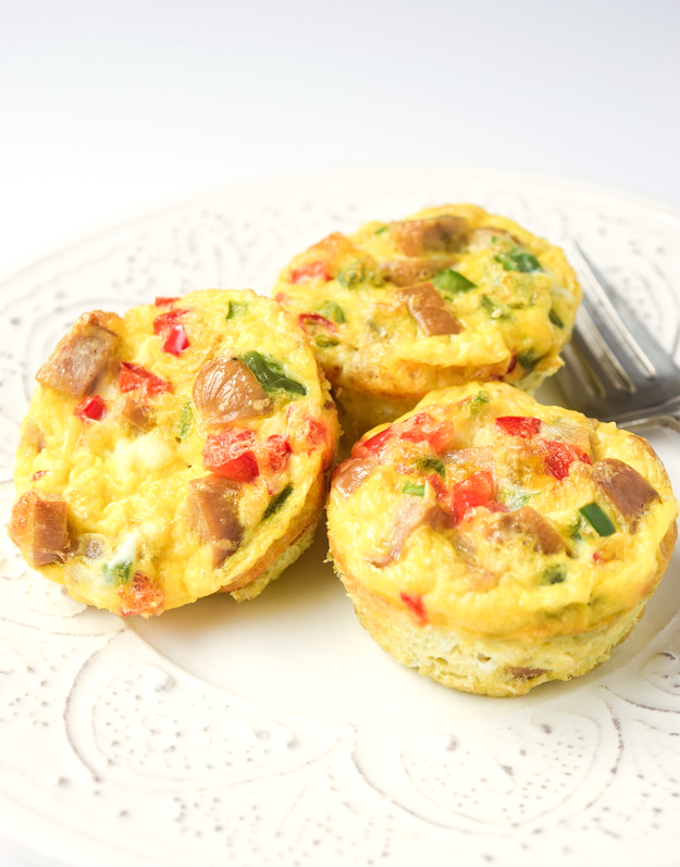Paleo Chicken Sausage Frittata Muffins - A healthy and tasty grab and go breakfast! Perfect for Paleo/Whole 30 meal plans. | tastythin.com