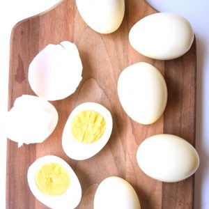 Perfect Hard Boiled Eggs in the Instant Pot (Whole30 Paleo) - learn how to make perfectly peeled boiled eggs in the Instant Pot! | tastythin.com