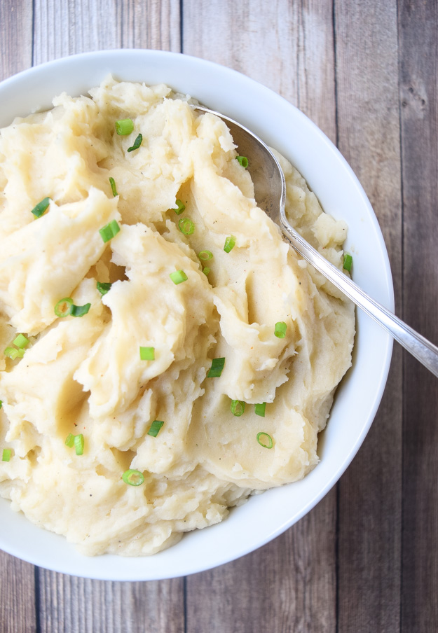Instant Pot Mashed Potatoes - delicious, creamy, and so fast and simple made in the Instant Pot!  Whole30/Paleo compliant. | tastythin.com