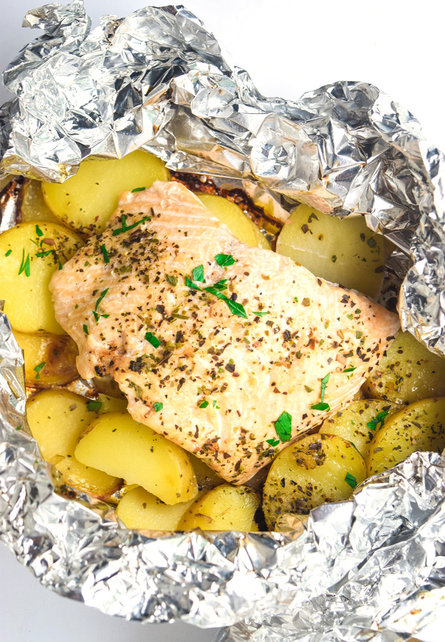 garlic herb salmon foil packets with potatoes
